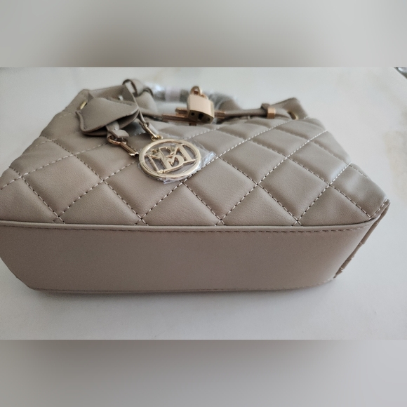 Badgley Mischka Diamond Quilted Bag With Optional Crossbody Strap In Beige! - Picture 11 of 13